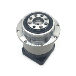 PLX120 Serie Schrägverzahntes Planetengetriebe, Flanschplattenausgabe für Nema 42 Schrittmotor und 110 mm/130 mm Servomotor